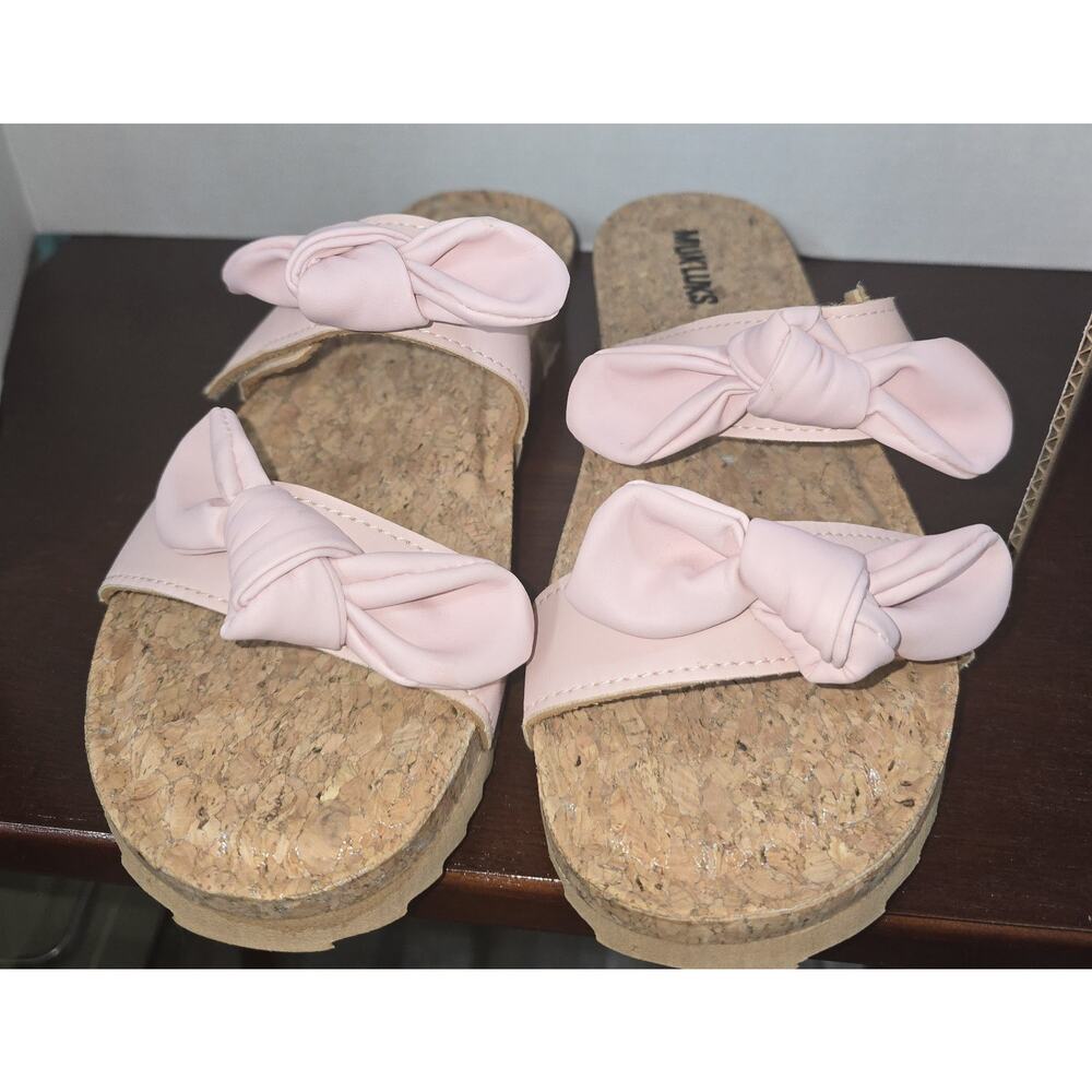 muk luks sandals Woman's Size 10
